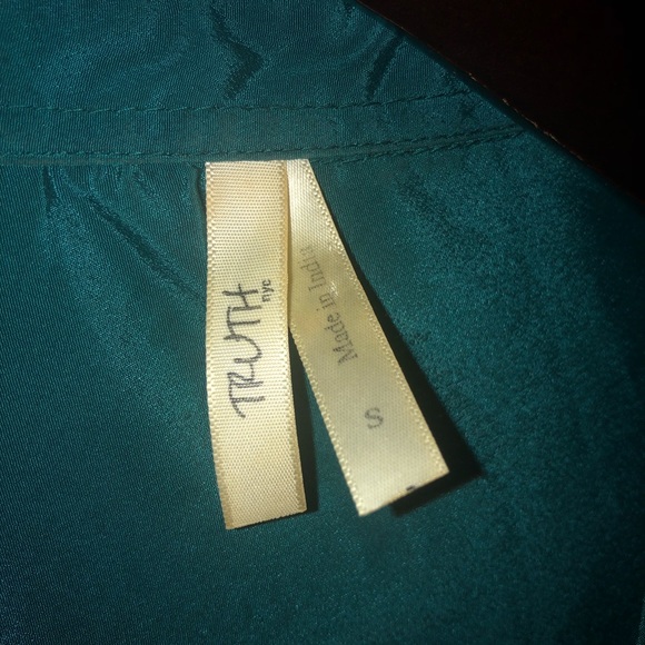 Truth NYC Emerald Button-up Blouse - Picture 4 of 5